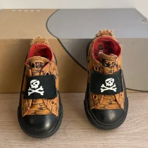 Converse Chuck Taylor Skull &amp; Crossbones Toddler Sneakers- SZ 5 C