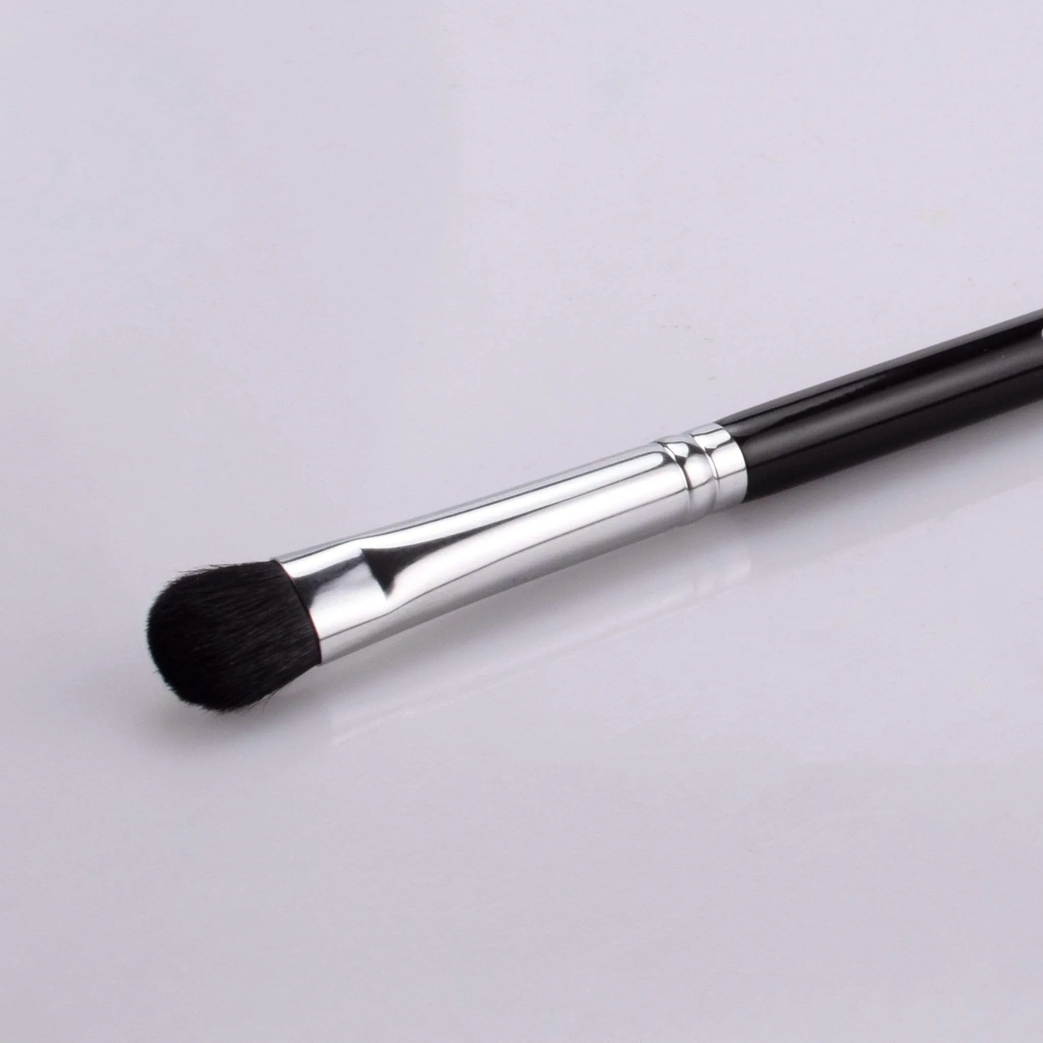 E841 - EYE SHADOW BRUSH